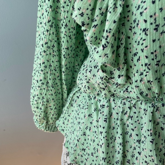 BCBGeneration green blouse, size M - Picture 5 of 7